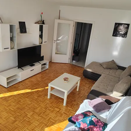 Апартаменти Cozy Jole